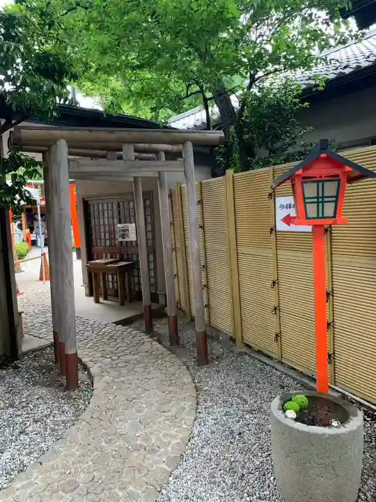 蛇窪神社の{uncategorized: "未分類", other: "その他", undefined: "問題あり", building: "その他建物", grave: "お墓", sacred_gate: "鳥居", guardian: "狛犬", statue: "像", buddha: "仏像", history: "歴史", nature: "自然", garden: "庭園", animal: "動物", pagoda: "塔", temizu: "手水舎", mountain_gate: "山門・神門", sanctuary: "本殿・本堂", subordinate: "末社・摂社", art: "芸術", scenery: "景色", jizo: "地蔵", ema: "絵馬", goshuin: "御朱印", omikuji: "おみくじ", items: "授与品その他", amulet: "お守り", goshuincho: "御朱印帳", eats: "食事", festival: "お祭り", votive_dance: "神楽", shichigosan: "七五三参", wedding: "結婚式", experience: "体験その他", initially: "初詣", around: "周辺", anti_infection: "感染症対策"}