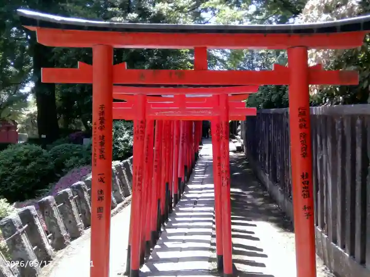 根津神社の{uncategorized: "未分類", other: "その他", undefined: "問題あり", building: "その他建物", grave: "お墓", sacred_gate: "鳥居", guardian: "狛犬", statue: "像", buddha: "仏像", history: "歴史", nature: "自然", garden: "庭園", animal: "動物", pagoda: "塔", temizu: "手水舎", mountain_gate: "山門・神門", sanctuary: "本殿・本堂", subordinate: "末社・摂社", art: "芸術", scenery: "景色", jizo: "地蔵", ema: "絵馬", goshuin: "御朱印", omikuji: "おみくじ", items: "授与品その他", amulet: "お守り", goshuincho: "御朱印帳", eats: "食事", festival: "お祭り", votive_dance: "神楽", shichigosan: "七五三参", wedding: "結婚式", experience: "体験その他", initially: "初詣", around: "周辺", anti_infection: "感染症対策"}
