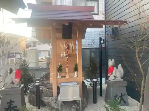 山蒼稲荷神社の{uncategorized: "未分類", other: "その他", undefined: "問題あり", building: "その他建物", grave: "お墓", sacred_gate: "鳥居", guardian: "狛犬", statue: "像", buddha: "仏像", history: "歴史", nature: "自然", garden: "庭園", animal: "動物", pagoda: "塔", temizu: "手水舎", mountain_gate: "山門・神門", sanctuary: "本殿・本堂", subordinate: "末社・摂社", art: "芸術", scenery: "景色", jizo: "地蔵", ema: "絵馬", goshuin: "御朱印", omikuji: "おみくじ", items: "授与品その他", amulet: "お守り", goshuincho: "御朱印帳", eats: "食事", festival: "お祭り", votive_dance: "神楽", shichigosan: "七五三参", wedding: "結婚式", experience: "体験その他", initially: "初詣", around: "周辺", anti_infection: "感染症対策"}