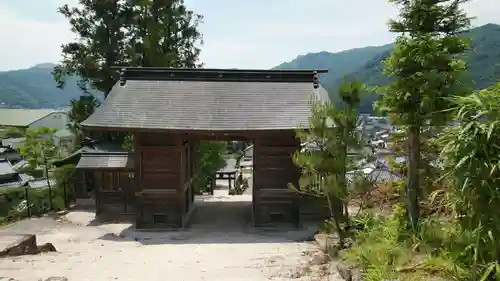 船川八幡宮の山門