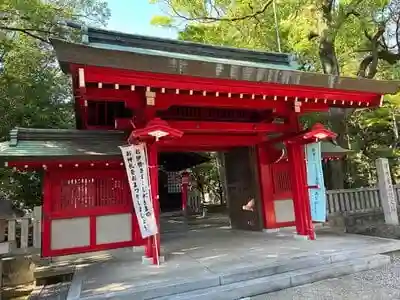 伊冨利部神社の山門