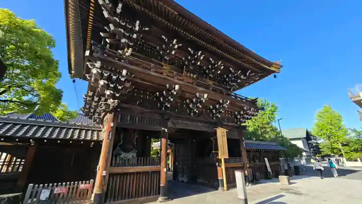 西新井大師総持寺の{uncategorized: "未分類", other: "その他", undefined: "問題あり", building: "その他建物", grave: "お墓", sacred_gate: "鳥居", guardian: "狛犬", statue: "像", buddha: "仏像", history: "歴史", nature: "自然", garden: "庭園", animal: "動物", pagoda: "塔", temizu: "手水舎", mountain_gate: "山門・神門", sanctuary: "本殿・本堂", subordinate: "末社・摂社", art: "芸術", scenery: "景色", jizo: "地蔵", ema: "絵馬", goshuin: "御朱印", omikuji: "おみくじ", items: "授与品その他", amulet: "お守り", goshuincho: "御朱印帳", eats: "食事", festival: "お祭り", votive_dance: "神楽", shichigosan: "七五三参", wedding: "結婚式", experience: "体験その他", initially: "初詣", around: "周辺", anti_infection: "感染症対策"}