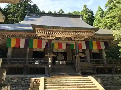 宝珠山 立石寺の本殿・本堂