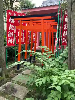 勧請稲荷の鳥居