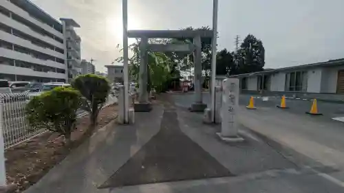 稲荷神社の{uncategorized: "未分類", other: "その他", undefined: "問題あり", building: "その他建物", grave: "お墓", sacred_gate: "鳥居", guardian: "狛犬", statue: "像", buddha: "仏像", history: "歴史", nature: "自然", garden: "庭園", animal: "動物", pagoda: "塔", temizu: "手水舎", mountain_gate: "山門・神門", sanctuary: "本殿・本堂", subordinate: "末社・摂社", art: "芸術", scenery: "景色", jizo: "地蔵", ema: "絵馬", goshuin: "御朱印", omikuji: "おみくじ", items: "授与品その他", amulet: "お守り", goshuincho: "御朱印帳", eats: "食事", festival: "お祭り", votive_dance: "神楽", shichigosan: "七五三参", wedding: "結婚式", experience: "体験その他", initially: "初詣", around: "周辺", anti_infection: "感染症対策"}