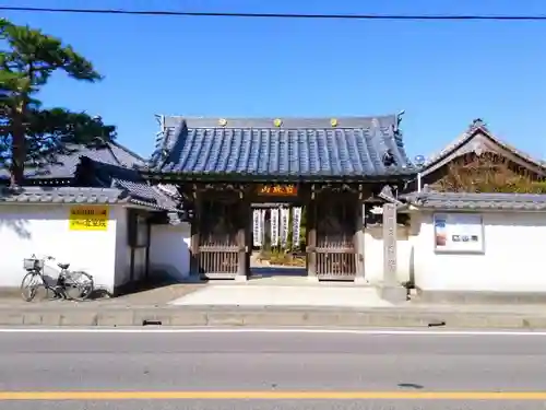 北室院の山門