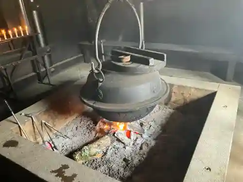 大聖院弥山本堂の{uncategorized: "未分類", other: "その他", undefined: "問題あり", building: "その他建物", grave: "お墓", sacred_gate: "鳥居", guardian: "狛犬", statue: "像", buddha: "仏像", history: "歴史", nature: "自然", garden: "庭園", animal: "動物", pagoda: "塔", temizu: "手水舎", mountain_gate: "山門・神門", sanctuary: "本殿・本堂", subordinate: "末社・摂社", art: "芸術", scenery: "景色", jizo: "地蔵", ema: "絵馬", goshuin: "御朱印", omikuji: "おみくじ", items: "授与品その他", amulet: "お守り", goshuincho: "御朱印帳", eats: "食事", festival: "お祭り", votive_dance: "神楽", shichigosan: "七五三参", wedding: "結婚式", experience: "体験その他", initially: "初詣", around: "周辺", anti_infection: "感染症対策"}