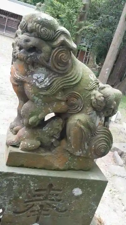 諏訪神社の狛犬