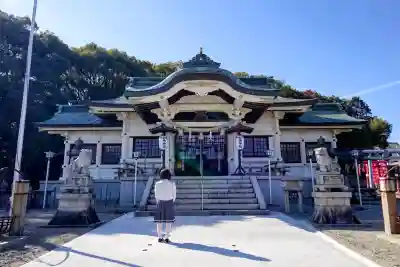 白鳥神社の{uncategorized: "未分類", other: "その他", undefined: "問題あり", building: "その他建物", grave: "お墓", sacred_gate: "鳥居", guardian: "狛犬", statue: "像", buddha: "仏像", history: "歴史", nature: "自然", garden: "庭園", animal: "動物", pagoda: "塔", temizu: "手水舎", mountain_gate: "山門・神門", sanctuary: "本殿・本堂", subordinate: "末社・摂社", art: "芸術", scenery: "景色", jizo: "地蔵", ema: "絵馬", goshuin: "御朱印", omikuji: "おみくじ", items: "授与品その他", amulet: "お守り", goshuincho: "御朱印帳", eats: "食事", festival: "お祭り", votive_dance: "神楽", shichigosan: "七五三参", wedding: "結婚式", experience: "体験その他", initially: "初詣", around: "周辺", anti_infection: "感染症対策"}