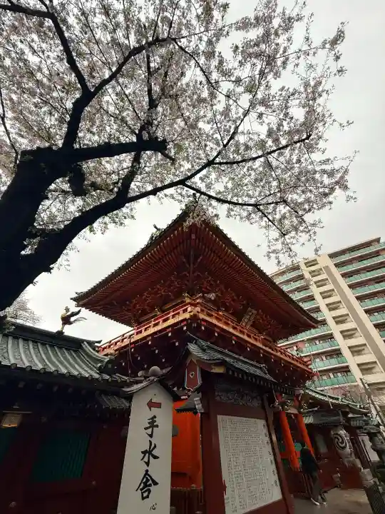 神田神社(神田明神)の{uncategorized: "未分類", other: "その他", undefined: "問題あり", building: "その他建物", grave: "お墓", sacred_gate: "鳥居", guardian: "狛犬", statue: "像", buddha: "仏像", history: "歴史", nature: "自然", garden: "庭園", animal: "動物", pagoda: "塔", temizu: "手水舎", mountain_gate: "山門・神門", sanctuary: "本殿・本堂", subordinate: "末社・摂社", art: "芸術", scenery: "景色", jizo: "地蔵", ema: "絵馬", goshuin: "御朱印", omikuji: "おみくじ", items: "授与品その他", amulet: "お守り", goshuincho: "御朱印帳", eats: "食事", festival: "お祭り", votive_dance: "神楽", shichigosan: "七五三参", wedding: "結婚式", experience: "体験その他", initially: "初詣", around: "周辺", anti_infection: "感染症対策"}