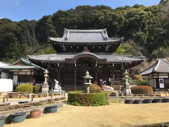 三室戸寺の本殿・本堂