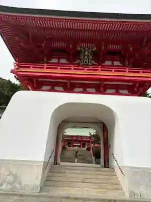 赤間神宮の{uncategorized: "未分類", other: "その他", undefined: "問題あり", building: "その他建物", grave: "お墓", sacred_gate: "鳥居", guardian: "狛犬", statue: "像", buddha: "仏像", history: "歴史", nature: "自然", garden: "庭園", animal: "動物", pagoda: "塔", temizu: "手水舎", mountain_gate: "山門・神門", sanctuary: "本殿・本堂", subordinate: "末社・摂社", art: "芸術", scenery: "景色", jizo: "地蔵", ema: "絵馬", goshuin: "御朱印", omikuji: "おみくじ", items: "授与品その他", amulet: "お守り", goshuincho: "御朱印帳", eats: "食事", festival: "お祭り", votive_dance: "神楽", shichigosan: "七五三参", wedding: "結婚式", experience: "体験その他", initially: "初詣", around: "周辺", anti_infection: "感染症対策"}