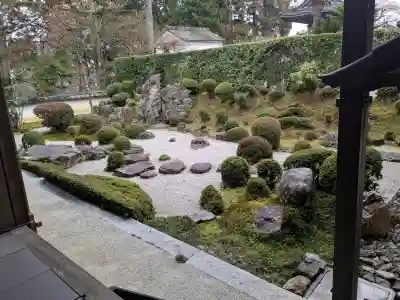 西教寺の{uncategorized: "未分類", other: "その他", undefined: "問題あり", building: "その他建物", grave: "お墓", sacred_gate: "鳥居", guardian: "狛犬", statue: "像", buddha: "仏像", history: "歴史", nature: "自然", garden: "庭園", animal: "動物", pagoda: "塔", temizu: "手水舎", mountain_gate: "山門・神門", sanctuary: "本殿・本堂", subordinate: "末社・摂社", art: "芸術", scenery: "景色", jizo: "地蔵", ema: "絵馬", goshuin: "御朱印", omikuji: "おみくじ", items: "授与品その他", amulet: "お守り", goshuincho: "御朱印帳", eats: "食事", festival: "お祭り", votive_dance: "神楽", shichigosan: "七五三参", wedding: "結婚式", experience: "体験その他", initially: "初詣", around: "周辺", anti_infection: "感染症対策"}