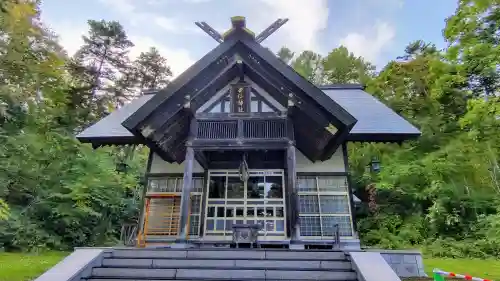 由仁神社の本殿