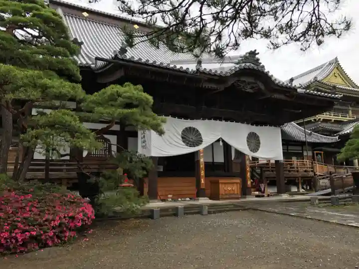 善光寺大勧進の本殿・本堂