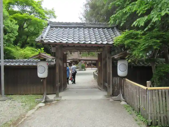 𠮷水神社(吉水神社)の山門・神門