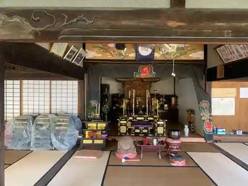 泉汲寺の本殿・本堂