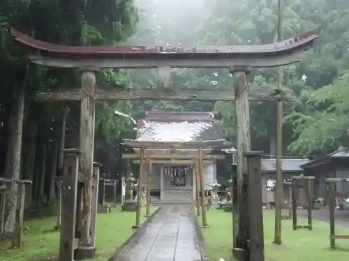 諏訪神社の鳥居