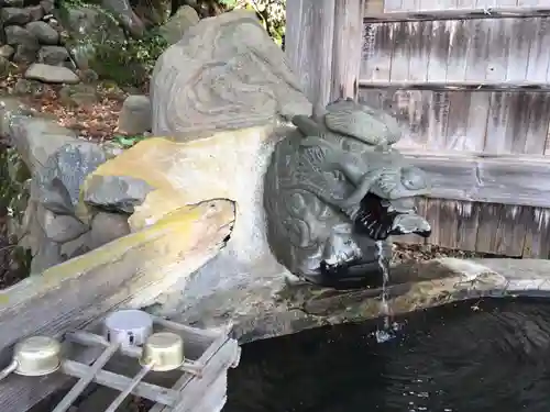 巣守神社の手水舎