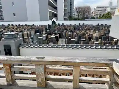 重願寺の{uncategorized: "未分類", other: "その他", undefined: "問題あり", building: "その他建物", grave: "お墓", sacred_gate: "鳥居", guardian: "狛犬", statue: "像", buddha: "仏像", history: "歴史", nature: "自然", garden: "庭園", animal: "動物", pagoda: "塔", temizu: "手水舎", mountain_gate: "山門・神門", sanctuary: "本殿・本堂", subordinate: "末社・摂社", art: "芸術", scenery: "景色", jizo: "地蔵", ema: "絵馬", goshuin: "御朱印", omikuji: "おみくじ", items: "授与品その他", amulet: "お守り", goshuincho: "御朱印帳", eats: "食事", festival: "お祭り", votive_dance: "神楽", shichigosan: "七五三参", wedding: "結婚式", experience: "体験その他", initially: "初詣", around: "周辺", anti_infection: "感染症対策"}