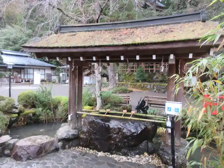 天河大辨財天社の手水舎