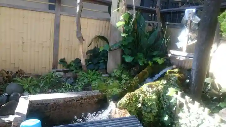 高屋稲荷神社の手水舎