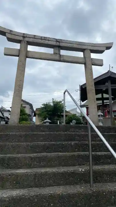 貴船神社の{uncategorized: "未分類", other: "その他", undefined: "問題あり", building: "その他建物", grave: "お墓", sacred_gate: "鳥居", guardian: "狛犬", statue: "像", buddha: "仏像", history: "歴史", nature: "自然", garden: "庭園", animal: "動物", pagoda: "塔", temizu: "手水舎", mountain_gate: "山門・神門", sanctuary: "本殿・本堂", subordinate: "末社・摂社", art: "芸術", scenery: "景色", jizo: "地蔵", ema: "絵馬", goshuin: "御朱印", omikuji: "おみくじ", items: "授与品その他", amulet: "お守り", goshuincho: "御朱印帳", eats: "食事", festival: "お祭り", votive_dance: "神楽", shichigosan: "七五三参", wedding: "結婚式", experience: "体験その他", initially: "初詣", around: "周辺", anti_infection: "感染症対策"}