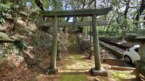 左右神社の鳥居