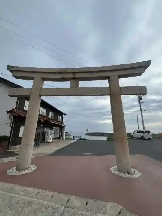 日御碕神社の{uncategorized: "未分類", other: "その他", undefined: "問題あり", building: "その他建物", grave: "お墓", sacred_gate: "鳥居", guardian: "狛犬", statue: "像", buddha: "仏像", history: "歴史", nature: "自然", garden: "庭園", animal: "動物", pagoda: "塔", temizu: "手水舎", mountain_gate: "山門・神門", sanctuary: "本殿・本堂", subordinate: "末社・摂社", art: "芸術", scenery: "景色", jizo: "地蔵", ema: "絵馬", goshuin: "御朱印", omikuji: "おみくじ", items: "授与品その他", amulet: "お守り", goshuincho: "御朱印帳", eats: "食事", festival: "お祭り", votive_dance: "神楽", shichigosan: "七五三参", wedding: "結婚式", experience: "体験その他", initially: "初詣", around: "周辺", anti_infection: "感染症対策"}