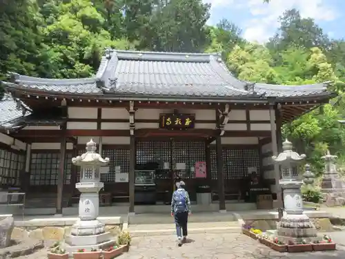 成願寺の本殿・本堂