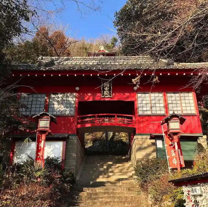 磯山弁財天の山門・神門