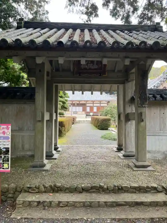 宗隣寺の{uncategorized: "未分類", other: "その他", undefined: "問題あり", building: "その他建物", grave: "お墓", sacred_gate: "鳥居", guardian: "狛犬", statue: "像", buddha: "仏像", history: "歴史", nature: "自然", garden: "庭園", animal: "動物", pagoda: "塔", temizu: "手水舎", mountain_gate: "山門・神門", sanctuary: "本殿・本堂", subordinate: "末社・摂社", art: "芸術", scenery: "景色", jizo: "地蔵", ema: "絵馬", goshuin: "御朱印", omikuji: "おみくじ", items: "授与品その他", amulet: "お守り", goshuincho: "御朱印帳", eats: "食事", festival: "お祭り", votive_dance: "神楽", shichigosan: "七五三参", wedding: "結婚式", experience: "体験その他", initially: "初詣", around: "周辺", anti_infection: "感染症対策"}