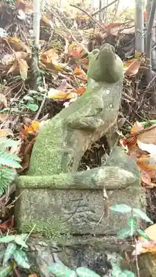 菅東山出世稲荷神社の狛犬