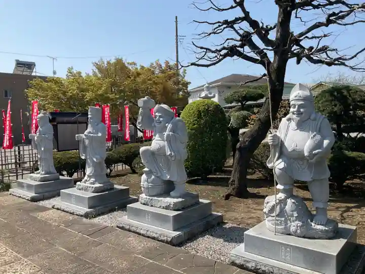 泉龍寺の像