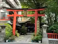 三崎稲荷神社の鳥居