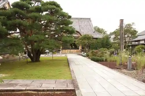 芳泉寺の本殿