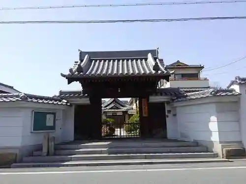 九応寺の山門