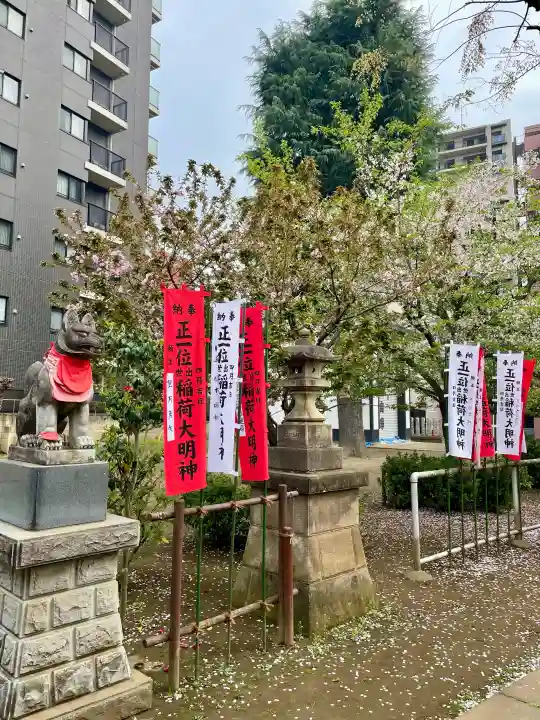 出世稲荷神社の{uncategorized: "未分類", other: "その他", undefined: "問題あり", building: "その他建物", grave: "お墓", sacred_gate: "鳥居", guardian: "狛犬", statue: "像", buddha: "仏像", history: "歴史", nature: "自然", garden: "庭園", animal: "動物", pagoda: "塔", temizu: "手水舎", mountain_gate: "山門・神門", sanctuary: "本殿・本堂", subordinate: "末社・摂社", art: "芸術", scenery: "景色", jizo: "地蔵", ema: "絵馬", goshuin: "御朱印", omikuji: "おみくじ", items: "授与品その他", amulet: "お守り", goshuincho: "御朱印帳", eats: "食事", festival: "お祭り", votive_dance: "神楽", shichigosan: "七五三参", wedding: "結婚式", experience: "体験その他", initially: "初詣", around: "周辺", anti_infection: "感染症対策"}