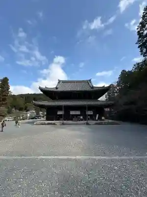 御寺 泉涌寺の{uncategorized: "未分類", other: "その他", undefined: "問題あり", building: "その他建物", grave: "お墓", sacred_gate: "鳥居", guardian: "狛犬", statue: "像", buddha: "仏像", history: "歴史", nature: "自然", garden: "庭園", animal: "動物", pagoda: "塔", temizu: "手水舎", mountain_gate: "山門・神門", sanctuary: "本殿・本堂", subordinate: "末社・摂社", art: "芸術", scenery: "景色", jizo: "地蔵", ema: "絵馬", goshuin: "御朱印", omikuji: "おみくじ", items: "授与品その他", amulet: "お守り", goshuincho: "御朱印帳", eats: "食事", festival: "お祭り", votive_dance: "神楽", shichigosan: "七五三参", wedding: "結婚式", experience: "体験その他", initially: "初詣", around: "周辺", anti_infection: "感染症対策"}