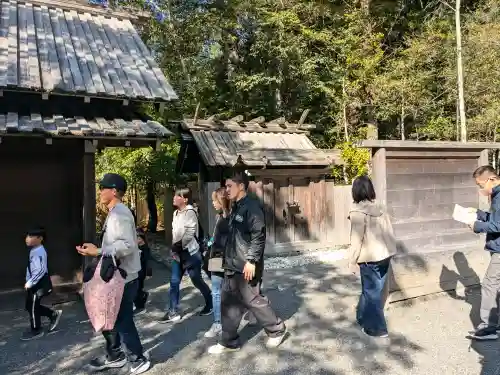 伊勢神宮内宮（皇大神宮）の{uncategorized: "未分類", other: "その他", undefined: "問題あり", building: "その他建物", grave: "お墓", sacred_gate: "鳥居", guardian: "狛犬", statue: "像", buddha: "仏像", history: "歴史", nature: "自然", garden: "庭園", animal: "動物", pagoda: "塔", temizu: "手水舎", mountain_gate: "山門・神門", sanctuary: "本殿・本堂", subordinate: "末社・摂社", art: "芸術", scenery: "景色", jizo: "地蔵", ema: "絵馬", goshuin: "御朱印", omikuji: "おみくじ", items: "授与品その他", amulet: "お守り", goshuincho: "御朱印帳", eats: "食事", festival: "お祭り", votive_dance: "神楽", shichigosan: "七五三参", wedding: "結婚式", experience: "体験その他", initially: "初詣", around: "周辺", anti_infection: "感染症対策"}