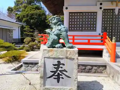 春日社(有脇春日社)の狛犬