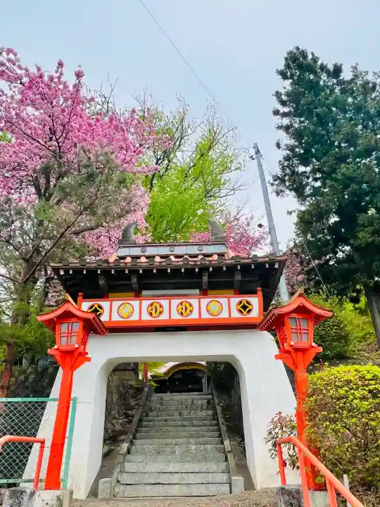 成田山安養寺の{uncategorized: "未分類", other: "その他", undefined: "問題あり", building: "その他建物", grave: "お墓", sacred_gate: "鳥居", guardian: "狛犬", statue: "像", buddha: "仏像", history: "歴史", nature: "自然", garden: "庭園", animal: "動物", pagoda: "塔", temizu: "手水舎", mountain_gate: "山門・神門", sanctuary: "本殿・本堂", subordinate: "末社・摂社", art: "芸術", scenery: "景色", jizo: "地蔵", ema: "絵馬", goshuin: "御朱印", omikuji: "おみくじ", items: "授与品その他", amulet: "お守り", goshuincho: "御朱印帳", eats: "食事", festival: "お祭り", votive_dance: "神楽", shichigosan: "七五三参", wedding: "結婚式", experience: "体験その他", initially: "初詣", around: "周辺", anti_infection: "感染症対策"}