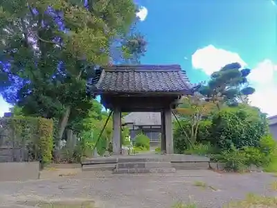 蔵泉寺の山門