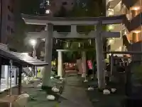 新橋鹽竃神社の{uncategorized: "未分類", other: "その他", undefined: "問題あり", building: "その他建物", grave: "お墓", sacred_gate: "鳥居", guardian: "狛犬", statue: "像", buddha: "仏像", history: "歴史", nature: "自然", garden: "庭園", animal: "動物", pagoda: "塔", temizu: "手水舎", mountain_gate: "山門・神門", sanctuary: "本殿・本堂", subordinate: "末社・摂社", art: "芸術", scenery: "景色", jizo: "地蔵", ema: "絵馬", goshuin: "御朱印", omikuji: "おみくじ", items: "授与品その他", amulet: "お守り", goshuincho: "御朱印帳", eats: "食事", festival: "お祭り", votive_dance: "神楽", shichigosan: "七五三参", wedding: "結婚式", experience: "体験その他", initially: "初詣", around: "周辺", anti_infection: "感染症対策"}