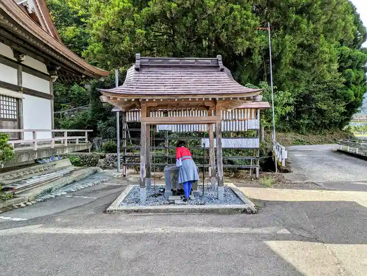 弁財天白龍王大権現の手水舎