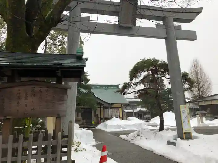杉杜白髭神社の鳥居