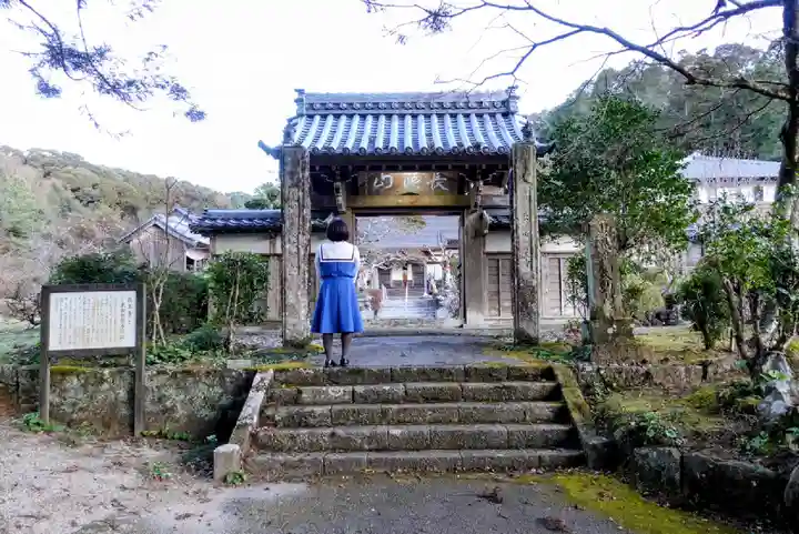 医王寺の山門・神門