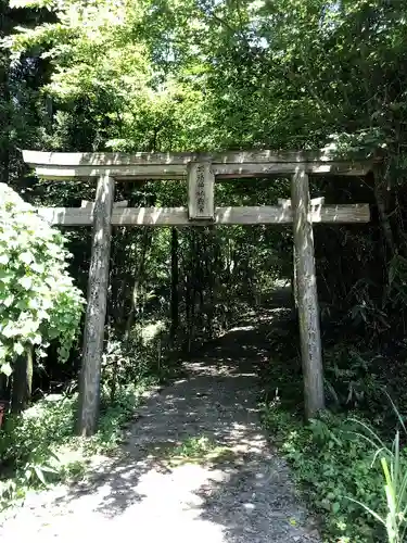 三ヶ所神社奥宮の鳥居