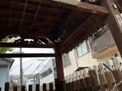 赤留比売命神社（杭全神社飛地境内社）の{uncategorized: "未分類", other: "その他", undefined: "問題あり", building: "その他建物", grave: "お墓", sacred_gate: "鳥居", guardian: "狛犬", statue: "像", buddha: "仏像", history: "歴史", nature: "自然", garden: "庭園", animal: "動物", pagoda: "塔", temizu: "手水舎", mountain_gate: "山門・神門", sanctuary: "本殿・本堂", subordinate: "末社・摂社", art: "芸術", scenery: "景色", jizo: "地蔵", ema: "絵馬", goshuin: "御朱印", omikuji: "おみくじ", items: "授与品その他", amulet: "お守り", goshuincho: "御朱印帳", eats: "食事", festival: "お祭り", votive_dance: "神楽", shichigosan: "七五三参", wedding: "結婚式", experience: "体験その他", initially: "初詣", around: "周辺", anti_infection: "感染症対策"}