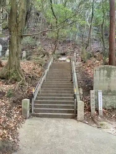 弥谷寺の{uncategorized: "未分類", other: "その他", undefined: "問題あり", building: "その他建物", grave: "お墓", sacred_gate: "鳥居", guardian: "狛犬", statue: "像", buddha: "仏像", history: "歴史", nature: "自然", garden: "庭園", animal: "動物", pagoda: "塔", temizu: "手水舎", mountain_gate: "山門・神門", sanctuary: "本殿・本堂", subordinate: "末社・摂社", art: "芸術", scenery: "景色", jizo: "地蔵", ema: "絵馬", goshuin: "御朱印", omikuji: "おみくじ", items: "授与品その他", amulet: "お守り", goshuincho: "御朱印帳", eats: "食事", festival: "お祭り", votive_dance: "神楽", shichigosan: "七五三参", wedding: "結婚式", experience: "体験その他", initially: "初詣", around: "周辺", anti_infection: "感染症対策"}